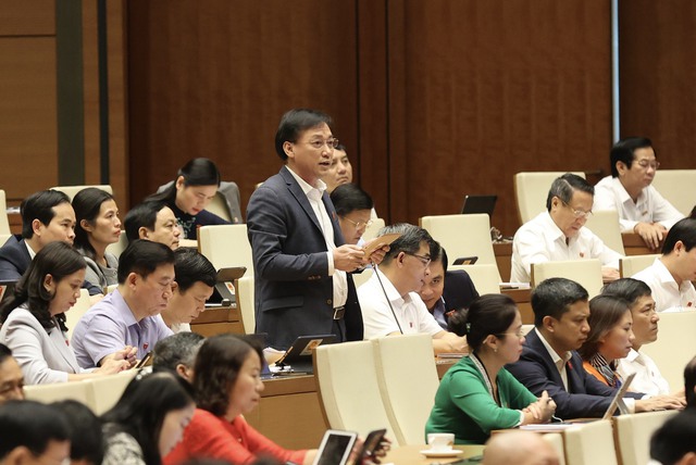 Quốc hội nhất trí về kết quả phát triển năm 2022, yêu cầu quyết liệt thực hiện mục tiêu năm 2023 - Ảnh 2. Quốc hội nhất trí về kết quả phát triển năm 2022, yêu cầu quyết liệt thực hiện mục tiêu năm 2023 - Ảnh 2.