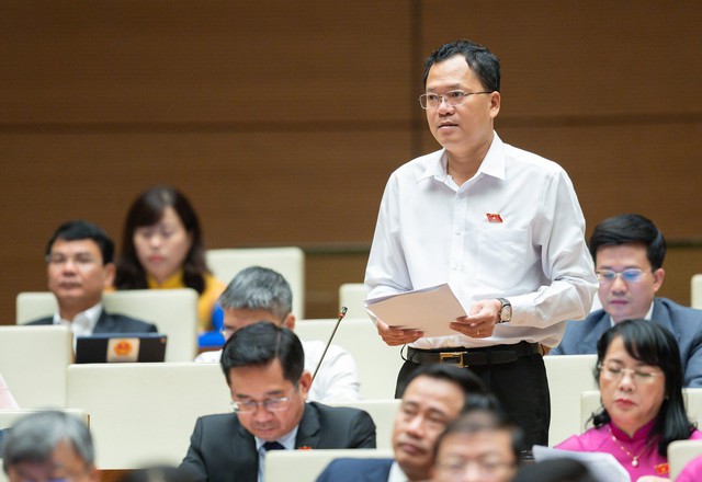 Quốc hội nhất trí về kết quả phát triển năm 2022, yêu cầu quyết liệt thực hiện mục tiêu năm 2023 - Ảnh 4. Quốc hội nhất trí về kết quả phát triển năm 2022, yêu cầu quyết liệt thực hiện mục tiêu năm 2023 - Ảnh 4.