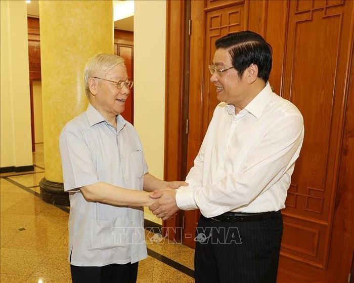 Tổng Bí thư Nguyễn Phú Trọng và đồng chí đồng chí Phan Đình Trạc, Ủy viên Bộ Chính trị, Bí thư Trung ương Đảng, Trưởng Ban Nội chính Trung ương, Phó Trưởng ban Thường trực Ban Chỉ đạo dự cuộc họp. Ảnh: Trí Dũng/TTXVN