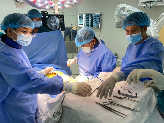 Bệnh nhân chi tiền 'khủng' dùng xung điện điều trị đau nửa người ảnh 2