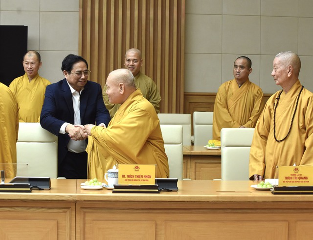 Thủ tướng đề nghị Giáo hội Phật giáo chung tay xây dựng đất nước hòa bình, thịnh vượng, nhân dân ấm no, hạnh phúc - Ảnh 2. Thủ tướng đề nghị Giáo hội Phật giáo chung tay xây dựng đất nước hòa bình, thịnh vượng, nhân dân ấm no, hạnh phúc - Ảnh 2.