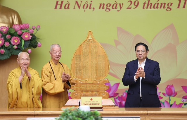 Thủ tướng đề nghị Giáo hội Phật giáo chung tay xây dựng đất nước hòa bình, thịnh vượng, nhân dân ấm no, hạnh phúc - Ảnh 4. Thủ tướng đề nghị Giáo hội Phật giáo chung tay xây dựng đất nước hòa bình, thịnh vượng, nhân dân ấm no, hạnh phúc - Ảnh 4.
