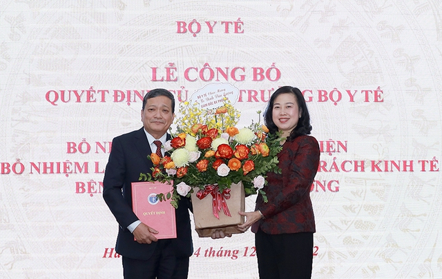 Bộ Y tế trao quyết định bổ nhiệm Giám đốc Bệnh viện Phổi Trung ương - Ảnh 2. Bộ Y tế trao quyết định bổ nhiệm Giám đốc Bệnh viện Phổi Trung ương - Ảnh 2.