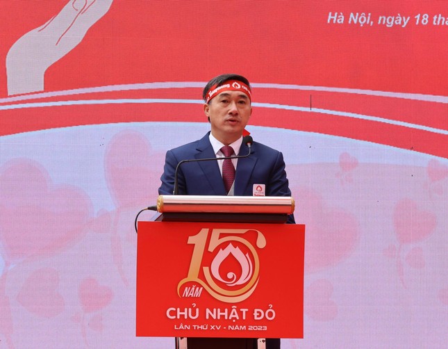 Thứ trưởng Bộ Y tế kêu gọi những người khỏe mạnh hãy tham gia hiến máu cứu người - Ảnh 1.