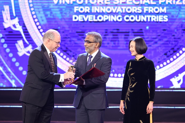 Vinh danh các công trình khoa học tái thiết đời sống sau đại dịch COVID-19 - Ảnh 4. Vinh danh các công trình khoa học tái thiết đời sống sau đại dịch COVID-19 - Ảnh 4.