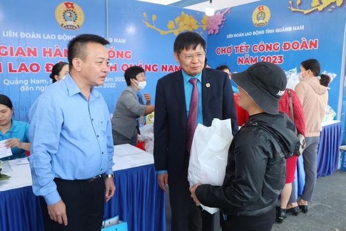 Lãnh đạo Tổng LĐLĐ Việt Nam thăm hỏi công nhân khó khăn tại tỉnh Quảng Nam