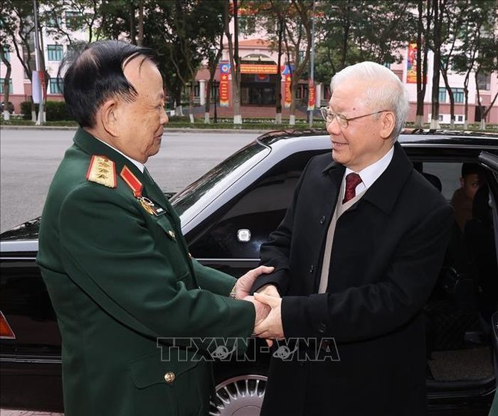 Tổng Bí thư Nguyễn Phú Trọng với lãnh đạo Trung ương Hội Cựu chiến binh Việt Nam. Ảnh: Trí Dũng/TTXVN