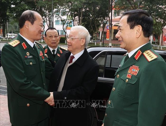 Tổng Bí thư Nguyễn Phú Trọng với lãnh đạo Trung ương Hội Cựu chiến binh Việt Nam. Ảnh: Trí Dũng/TTXVN