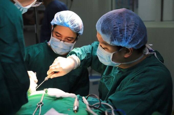 Ca phẫu thuật kéo dài 10 giờ đồng hồ.