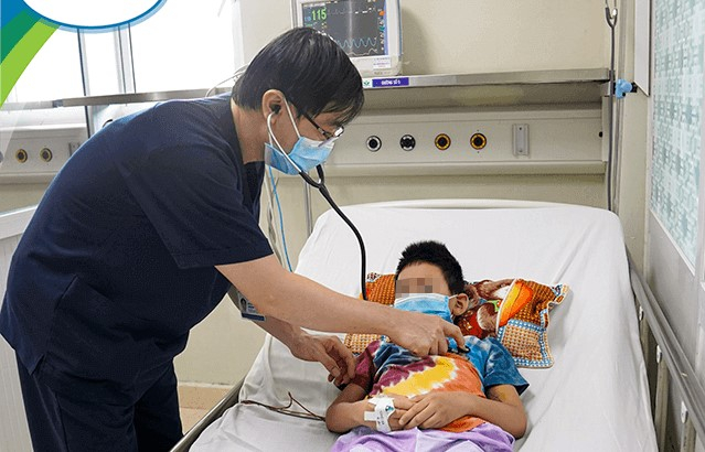 Bệnh nhi sốt xuất huyết điều trị tại BV Nhi Trung ương 