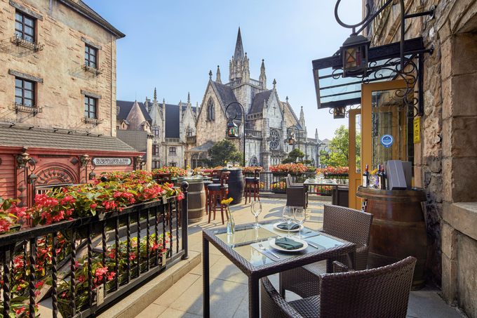 Những góc ban công thơ mộng của Mercure Danang French Village Bana Hills