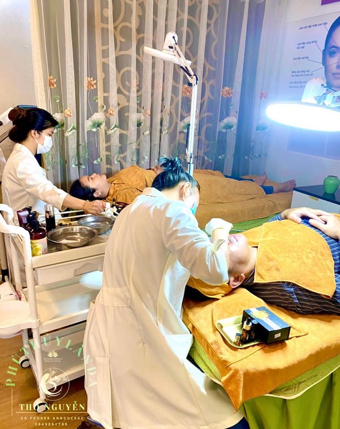 Sản phẩm được quảng bá sử dụng trên da mặt khách hàng.