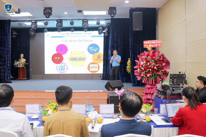 Các thí sinh trình bày việc ứng dụng Tư duy Thiết kế (Design Thinking) vào dự án tham gia vòng bán kết cuộc thi