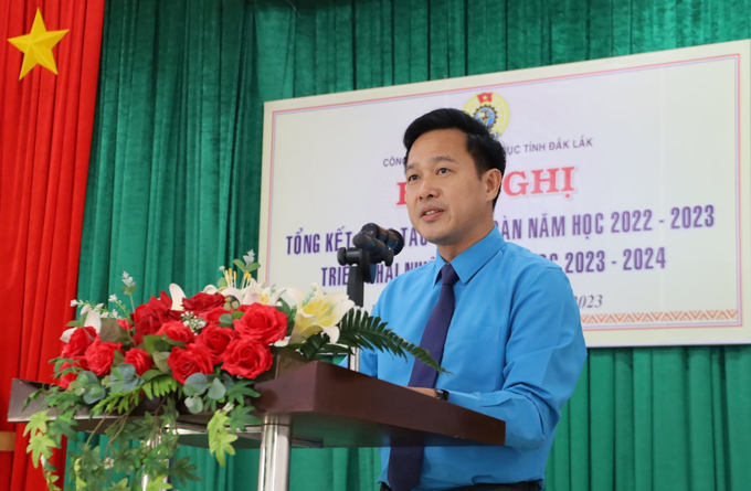 Chủ tịch Công đoàn ngành Giáo dục tỉnh Lưu Tiến Quang phát biểu tại hội nghị.