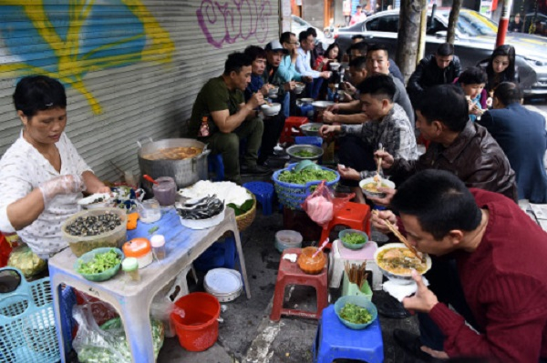 Thức ăn đường phố phải đảm bảo được an toàn vệ sinh thực phẩm 
