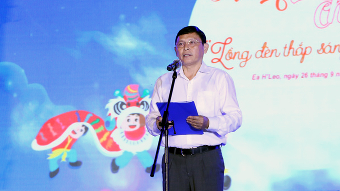 Đồng chí Nguyễn Tuấn Hà - Phó Chủ tịch Thường trực UBND tỉnh đọc thư của Chủ tịch nước gửi các cháu thiếu niên, nhi đồng.