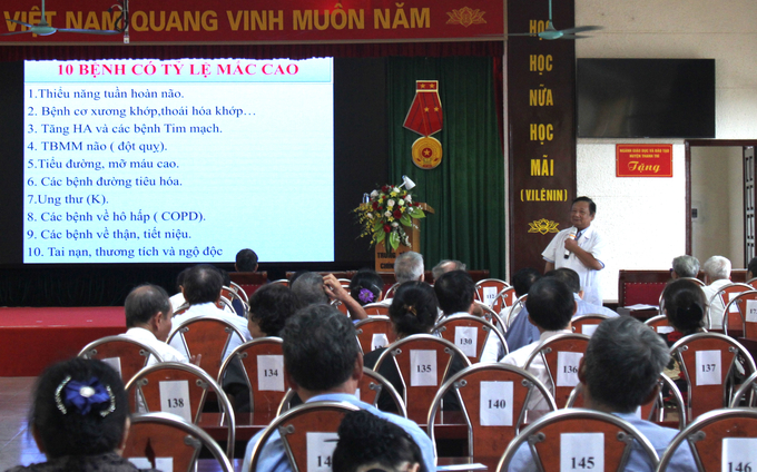 Bác sĩ Trần Thế Thao tư vấn về các bệnh thường gặp ở NCT và cách chăm sóc sức khỏe phòng chống bệnh tật