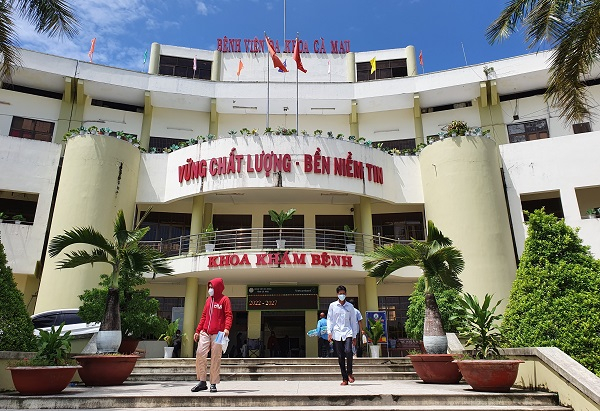 Các cơ sở y tế khám, chữa bệnh công lập cần nâng cao chất lượng nhằm thu hút người bệnh đến khám và điều trị