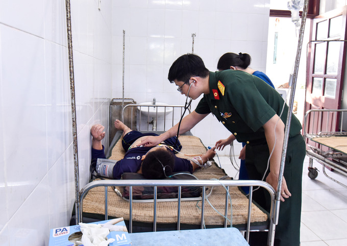 Bệnh nhân được sơ cấp cứu tại bệnh xá