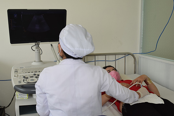 Sản phụ đến khám bệnh tư vấn tại khoa sức khỏe sinh sản - CDC Cần Thơ