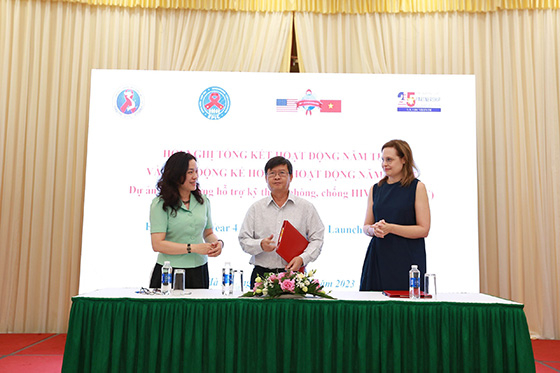 Đại diện CDC Cần Thơ, VAAC và US.CDC đã ký kết văn kiện cho năm thứ 5 để triển khai hoạt động dự án EPIC tại Cần Thơ