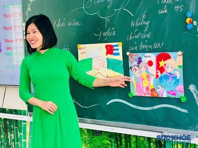 Gạt bỏ những áp lực đời thường, cô giáo Đoàn Thị Hồng Gấm, trường THCS Hoàng Diệu, quận Lê Chân, TP. Hải Phòng luôn nở nụ cười mỗi khi lên lớp