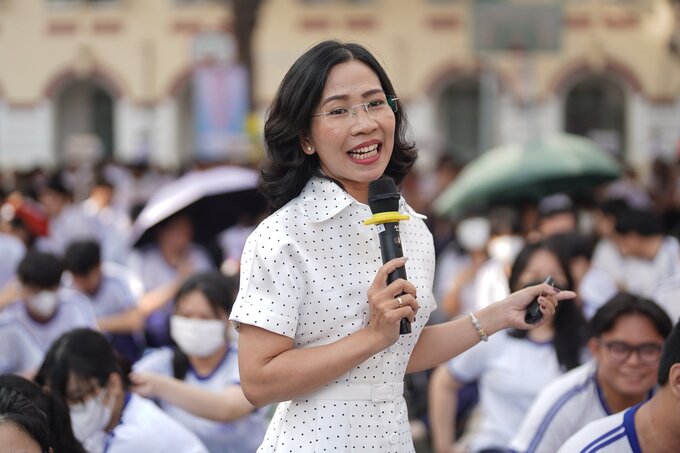 Thạc sĩ Lê Thị Hồng Anh, Phó Hiệu trưởng Trường THPT Võ Văn Kiệt (TP. Hồ Chí Minh) chia sẻ tại chương trình