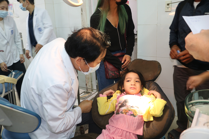 Các chuyên gia khám sàng lọc cho người bệnh sức môi, hở hàm ếch