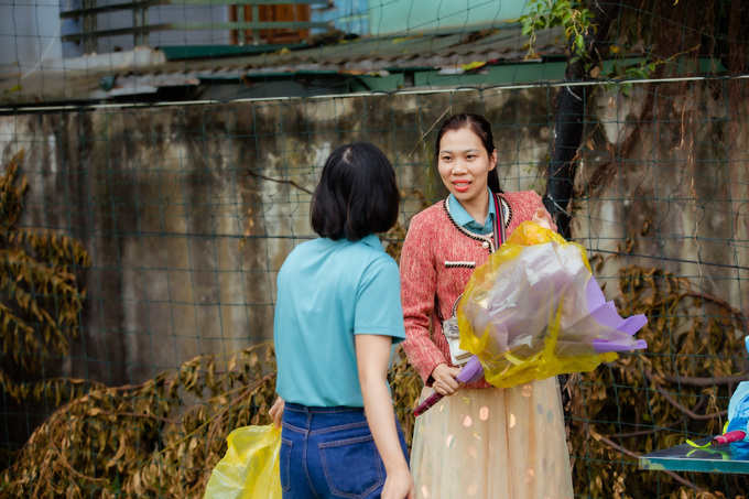 Bà Mai Phương Loan, Ban Phát triển cộng đồng (bên phải)