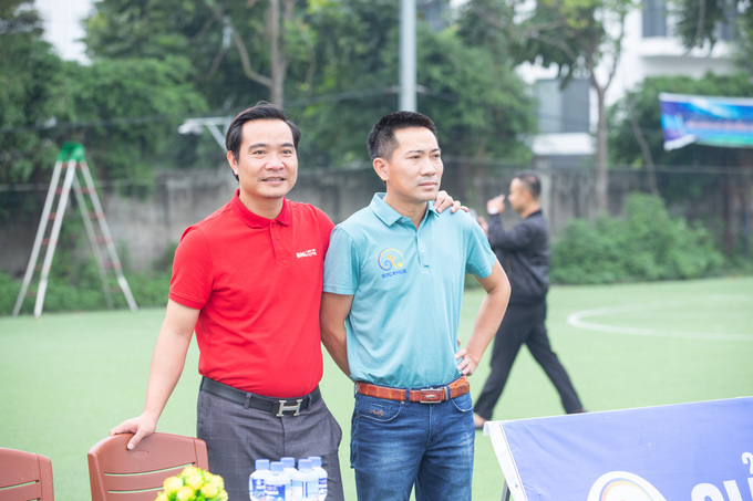 Ông Nguyễn Xuân Dương, Tổng Giám đốc Công ty Cổ phần đầu tư Sức khỏe cộng đồng (áo xanh)