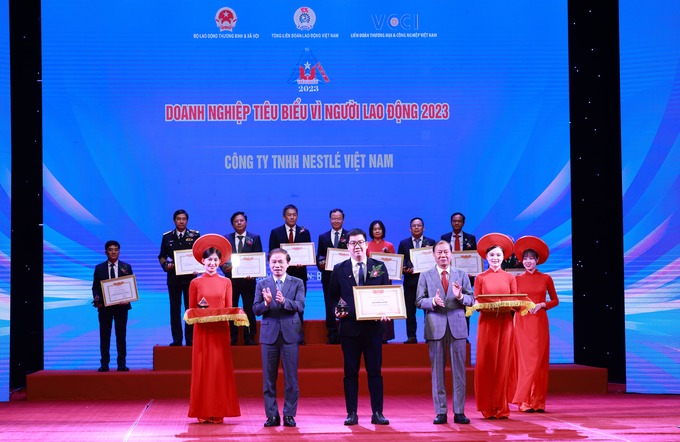 Năm 2023, Nestlé Việt Nam tiếp tục được vinh danh “Doanh nghiệp tiêu biểu vì người lao động”