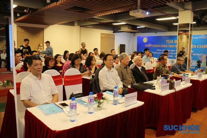 Các đại biểu tham dự tọa đàm