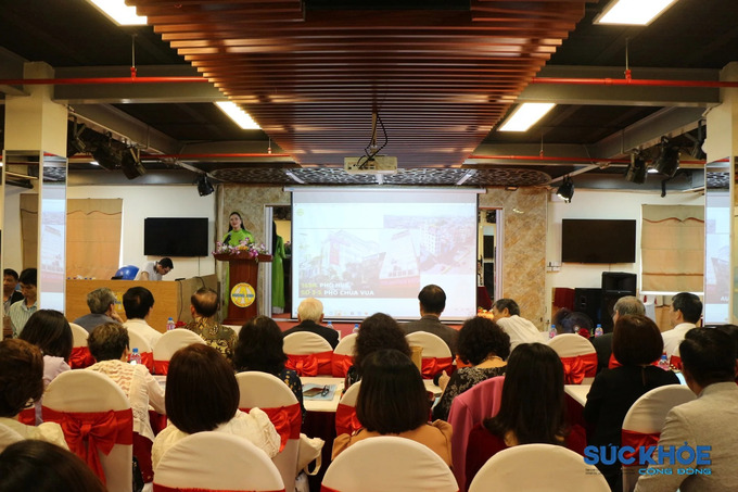 Bà Trần Thị Diễm Hương, Phó Trưởng Ban truyền thông và Giáo dục (Hội GDCSSKCĐ Việt Nam), Giám đốc Trung tâm Hương Anh Fitness & Yoga chia sẻ tại tọa đàm