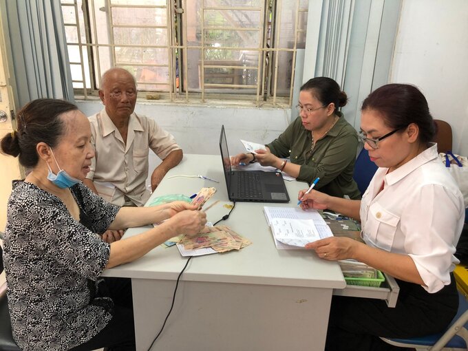 BHXH TP. HCM chi trả lương hưu và trợ cấp BHXH tháng 1, tháng 2 năm 2024 vào cùng một kỳ trong tháng 1