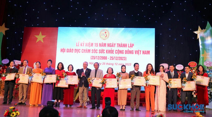 15 tập thể và 15 cá nhân nhận bằng vinh danh của Hội