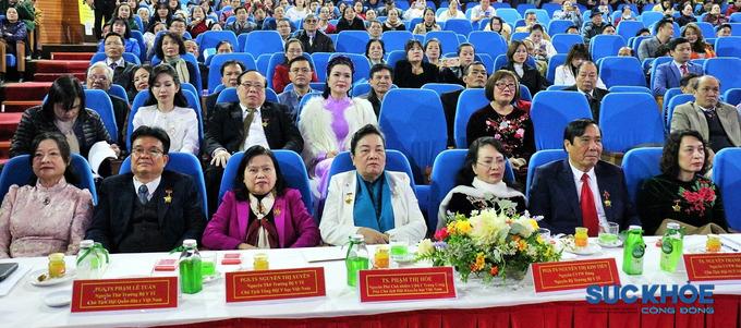 Các lãnh đạo tham dự buổi lễ