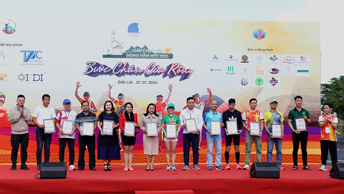 Ban Tổ chức tri ân các đơn vị đồng hành