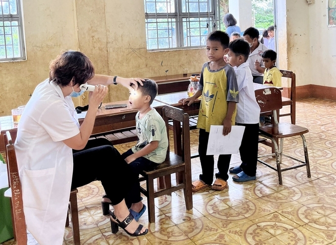 Trung tâm Kiểm soát bệnh tật Gia Lai khám sàng lọc bệnh tật học đường