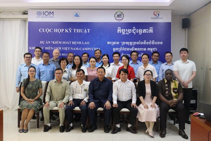 Các đại biểu tham dự cuộc họp
