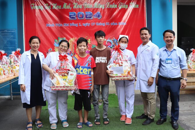 2 giải ba thuộc về Khoa Ngoại tổng hợp và Khoa Ngoại tim mạch