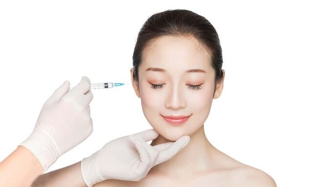 Làm đẹp bằng tiêm filler (Ảnh minh hoạ)