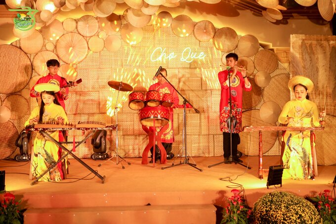 chương trình nghệ thuật đặc sắc tại phiên chợ  