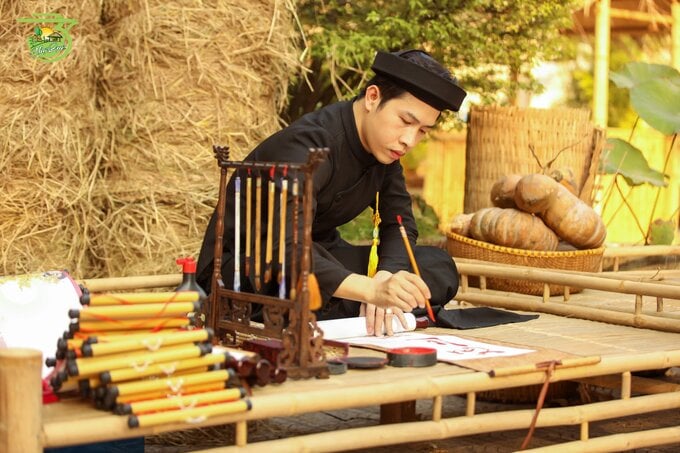 Gian hàng viết thư pháp của ông đồ