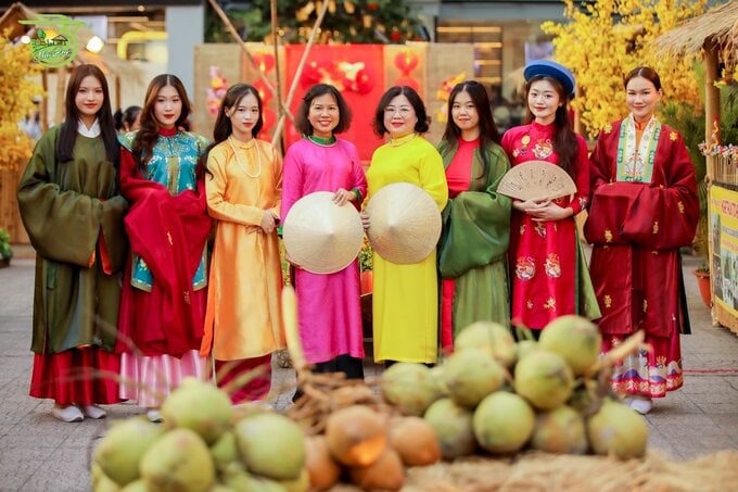 Áo dài truyền thống làm tôn lên vẻ đẹp và giá trị văn hóa của dân tộc