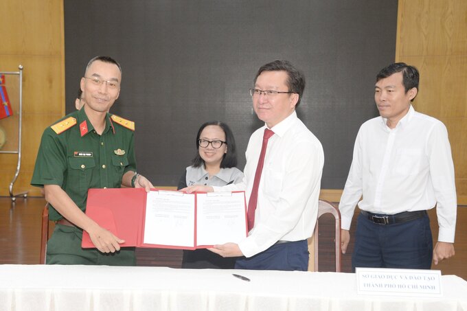 Sở GD&ĐT TP.HCM ký kết biên bản hợp tác ghi nhớ với Viettel hướng tới xây dựng hệ sinh thái trường học số (Ảnh: Ninh Bùi)