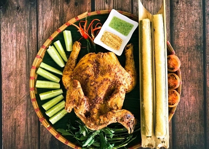 Món gà nướng cơm lam sở hữu sức hấp dẫn riêng biệt