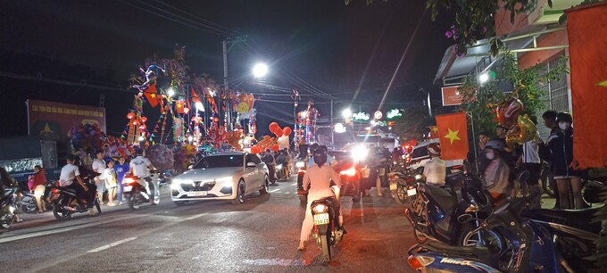 Không khí rộn ràng rạng sáng mùng 1 Tết tại Chợ Gò