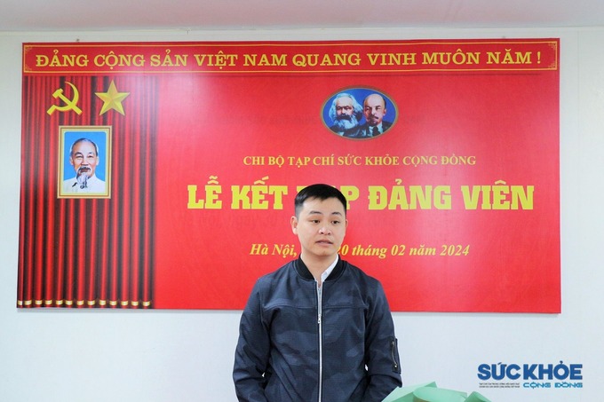 Quần chúng ưu tú Tạ Hoàng Anh phát biểu tại buổi lễ