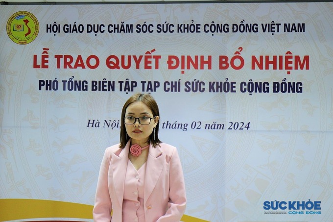 Bà Chu Thị Loan, Phó Tổng Biên tập Tạp chí Sức Khỏe Cộng Đồng phát biểu nhận nhiệm vụ mới
