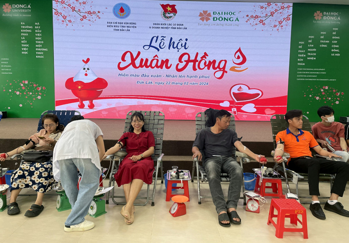Tình nguyện viên hiến tặng máu phục vụ nhu cầu cấp cứu, chữa bệnh